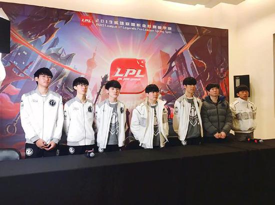 记者：贝蒂斯夏窗尾声阶段优先考虑引进安东尼，但也有备用计划