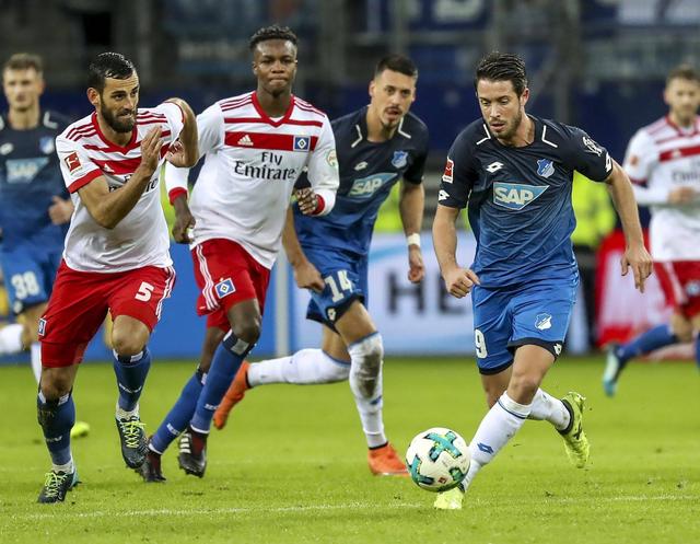 越过门将直 越过门将直